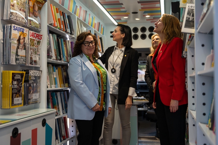  La Diputación de Castellón lleva a la Feria del Libro una sección de sus novedades editoriales a través del Bibliobús